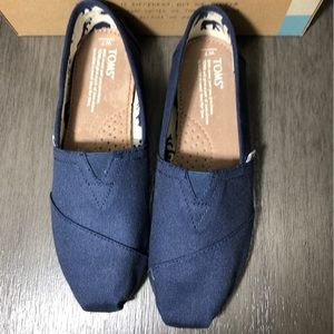 TOMS Classic Navy Size 7